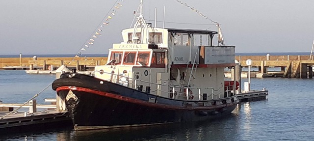 Sleep on a comfortable heritage boat in Quiberon