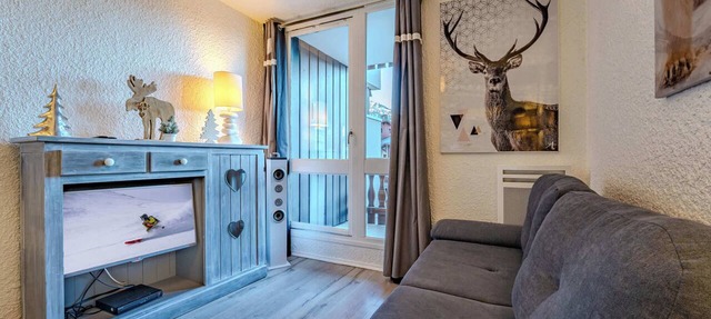 Slopeside Apt w/ Balcony & Views in Les Belleville