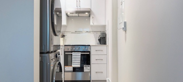 Soothing 1-bedroom condo with AC in vibrant Vancouver in Vancouver