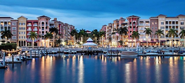 Spacious 3-bedroom condo in lovely Naples with fitness room in Naples