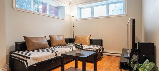 Spacious 4BR Retreat w/EV Charger Near Montreal in Brossard