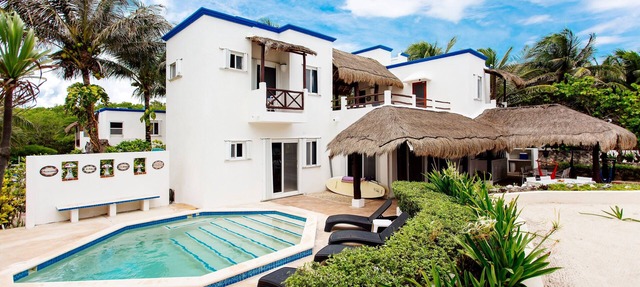 Spacious Beachfront Villa with a large beach, pool & Exceptional Mexican Cuisine in Tankah Tres