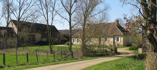 Spacious Country Home with Large Garden, Terrace & Modern Amenities in Rouperroux-le-Coquet