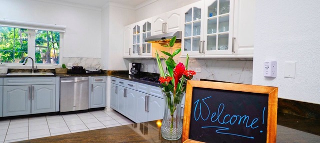 Spacious Open Concept Large family house with 3 bedrooms. Amazing space. in North Sound Estates