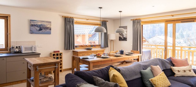 Spacious quiet apartment in the centre of Bozel in Bozel