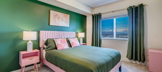 Spacious Tropical Themed 2bd 2ba in Draper