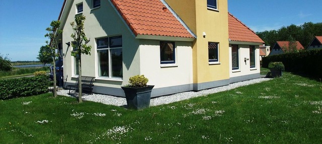 Spacious villa with dishwasher, Leeuwarden at 21km in Sumar