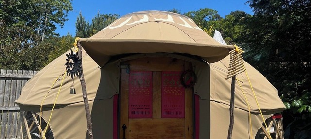 Spacious Yurt - Sleeps 2 -River and mountain view in Strathpeffer