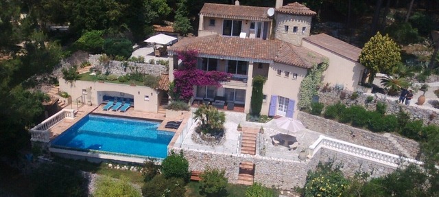 Spectacular hilltop villa near Cannes overlooking the Cap d’Antibes in Le Cannet