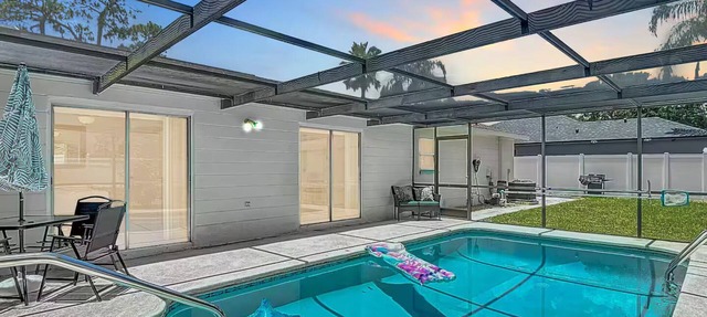 Spring Hill, Heated Pool + Lanai. Pets Welcome! in Spring Hill