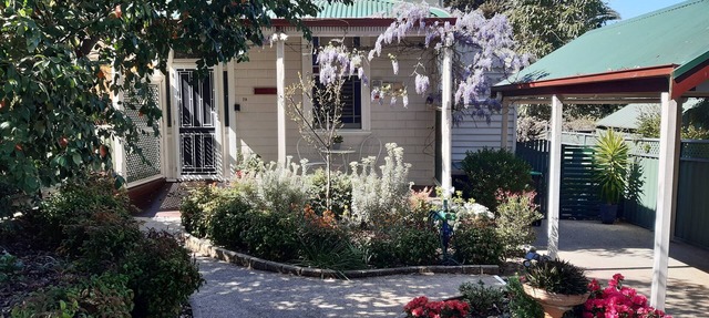 Stellar Location Two Bathrooms Breakfast Netflix Foxtel WiFi in Bendigo