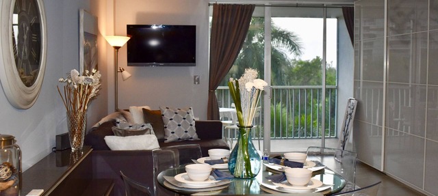 Steps from bluebill beach with stunning sunsets from your balcony. in Naples