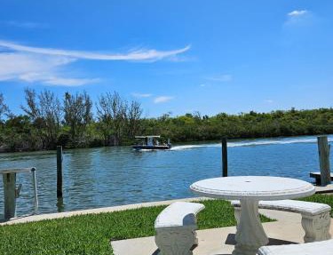 Steps to Gulf - Waterfront - Pool in Clearwater Beach