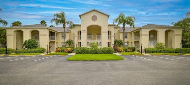 Stoneybrook - Second Floor Condo overlooking the Green in Estero