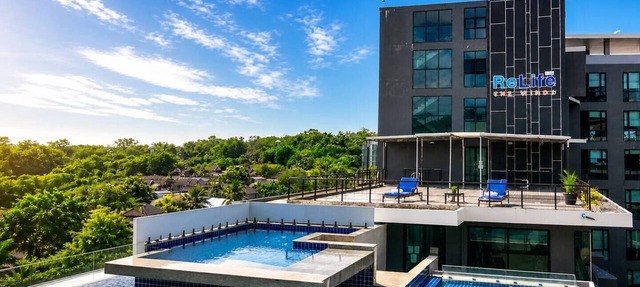 Studio Aira| Rooftop Pool | relife naiharn beach in Karon