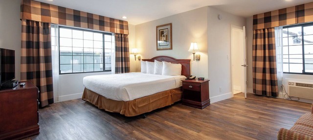 Studio City Court Yard Hotel in Studio City
