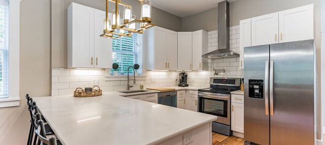 Stunning 1890's Home - Sleeps 8! in Saint Charles