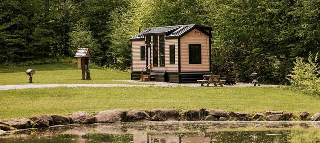 Stunning Cedar Tiny House with Sauna Access for a Romantic Getaway in Chester, Vermont in Chester