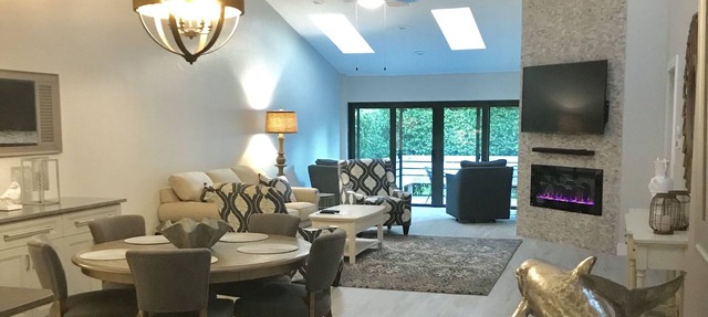 STUNNING! SPACIOUS! Completely renovated 2/2 villa in Naples! in Naples