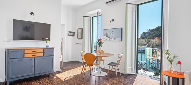 Sunlight Properties - Capitaine 54 - 1 Bed rental apartment, balcony, port view in Nice