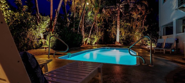 Sunset Bay: Spacious 5BR Getaway, Dockage, Heated Pool, Dog OK, Stunning Views & Minutes to Key West in Saddlebunch Key