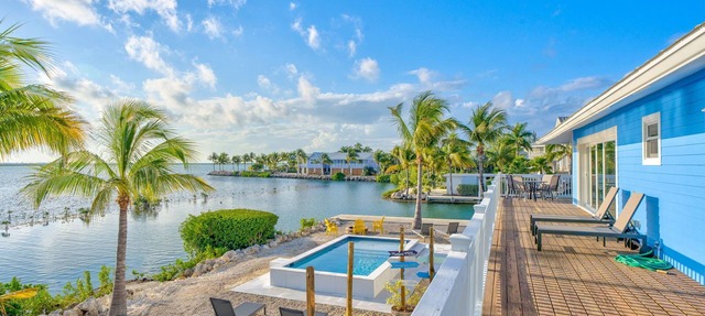 Sunset Views Heated Pool Fire Pit Sleeps 6 in Sugarloaf Key