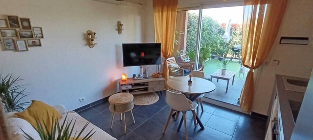 Superb studio with pool and garden in Nice