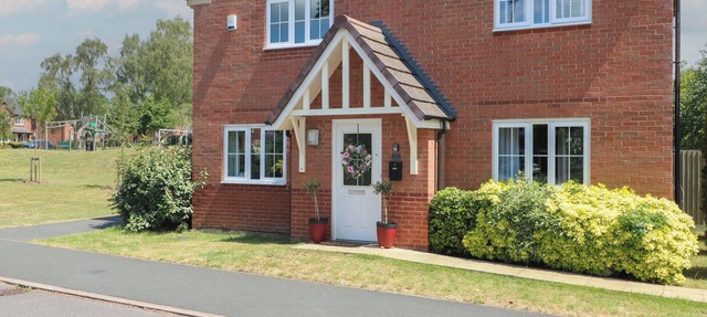 THE ACTIVE RECOVERY RETREAT, pet friendly, with a garden in Stone in Stone