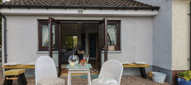 THE HIVE, pet friendly, country holiday cottage in Stanley in Perth