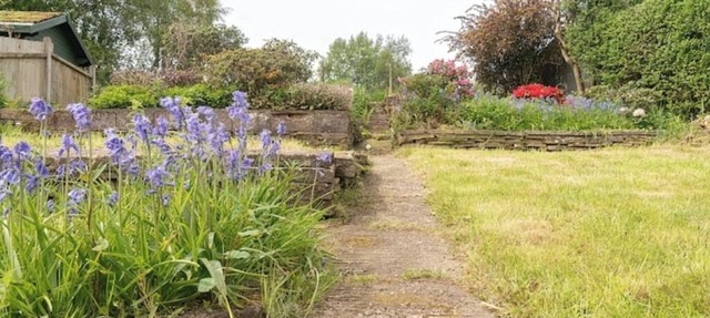 The Peak Retreat – Luxury Countryside Escape with Stunning Views & Gardens in Furness Vale