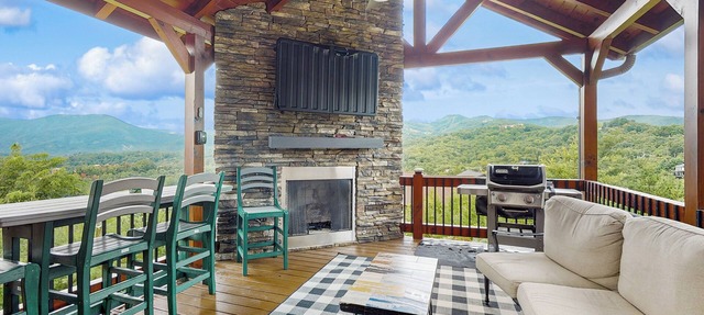 Theater + Arcade! 'Tri-Star Lodge' in Gatlinburg in Gatlinburg