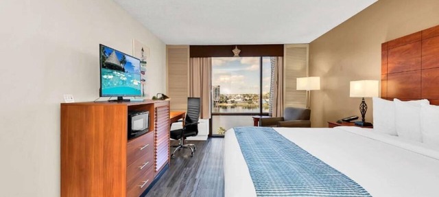 Theme Park Lover's Dream! Outdoor Pool + Free Parking | Near Orlando Theme Park in Orlando
