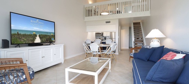 Top Floor, Beachfront, Two Bedroom Condo with Loft! Beach Villa 2023 in Captiva