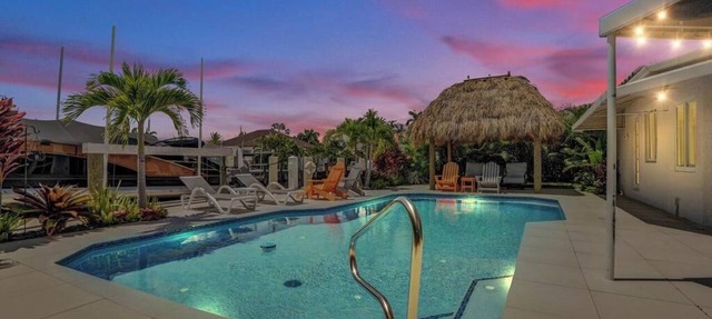 Tropical vacation retreat! Waterfront and Heated pool! in Pompano Beach