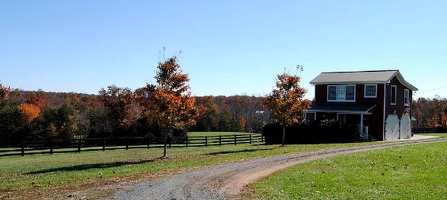 Two-Bedroom, One Bathroom Cottage on 250-Acre Cattle Farm for Getaway near Richmond, Virginia in Scottsville
