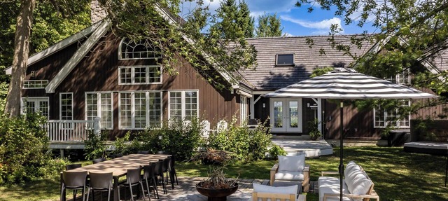 Unique 4 bed 5 bath cottage with 3 bed 2 bath guest cottage on Lake Muskoka in Gravenhurst