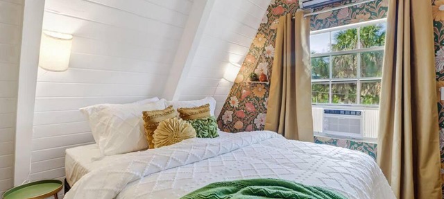 Unique Cozy A-Frame in Bonita Springs