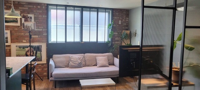 Unique Exposed Brick 2 Bed Lg open Kitchen w/gym in Seoul