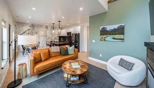 Unique Townhome with AC Garage Patio in Driggs