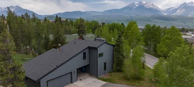 Updated Home in Downtown Dillon Private Hot Tub, in Dillon