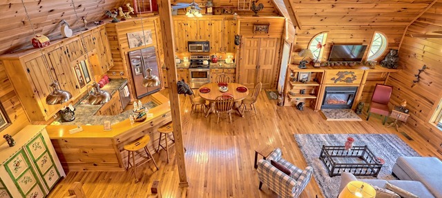 Upscale cabin in the north Ga. mountains on a peaceful pond. Pet friendly ! in Blairsville