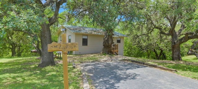 Utopia River Retreat is a secluded paradise nestled along the Sabinal River in the Texas Hill Country. in Utopia