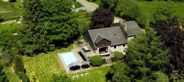 Vacation house with pool for 15 people in Montleban
