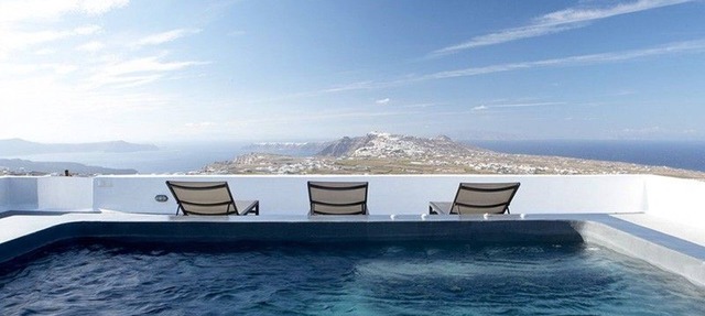 Villa Complex Aurivis, Divine Sea Views, Private Pool n Hot Tub, Furnished. in Santorini