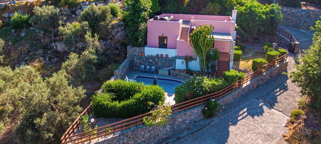 Villa Francesca with a private pool and gardens - Walking distance available in Agia Triada
