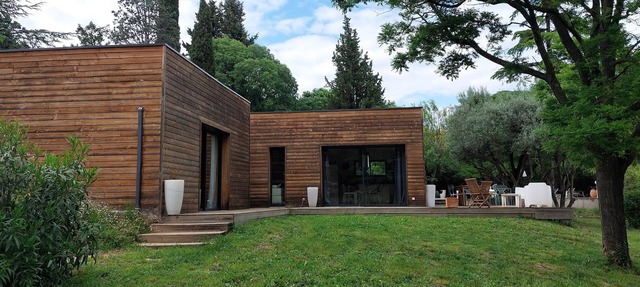 Villa near Avignon, private pool, on large plot. in Les Angles