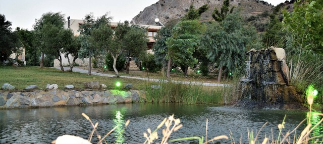 Villa Ostria, Lefkogia Cottage on a 20.000 sq.m.farm! Only 1 km from the beach. in Rethymno