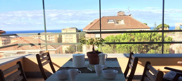 villa surrounded by greenery a few steps from the sea with terrace and garden in Chiavari