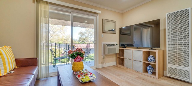 Walkable Pleasanton Condo Near Downtown w/Balcony in Pleasanton