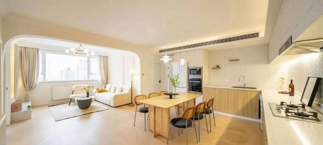 Warm 4Bedroom Apartment with Huangpu River View in Huangpu District